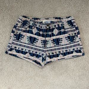 Jolt woven Aztec inspired patterned low rise shorts size 5